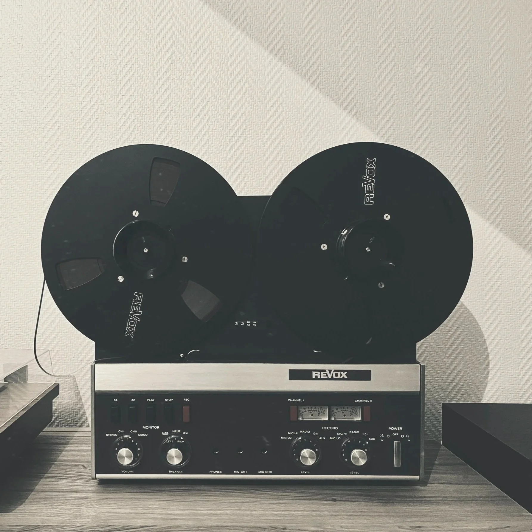 Reel to reel tape recorder